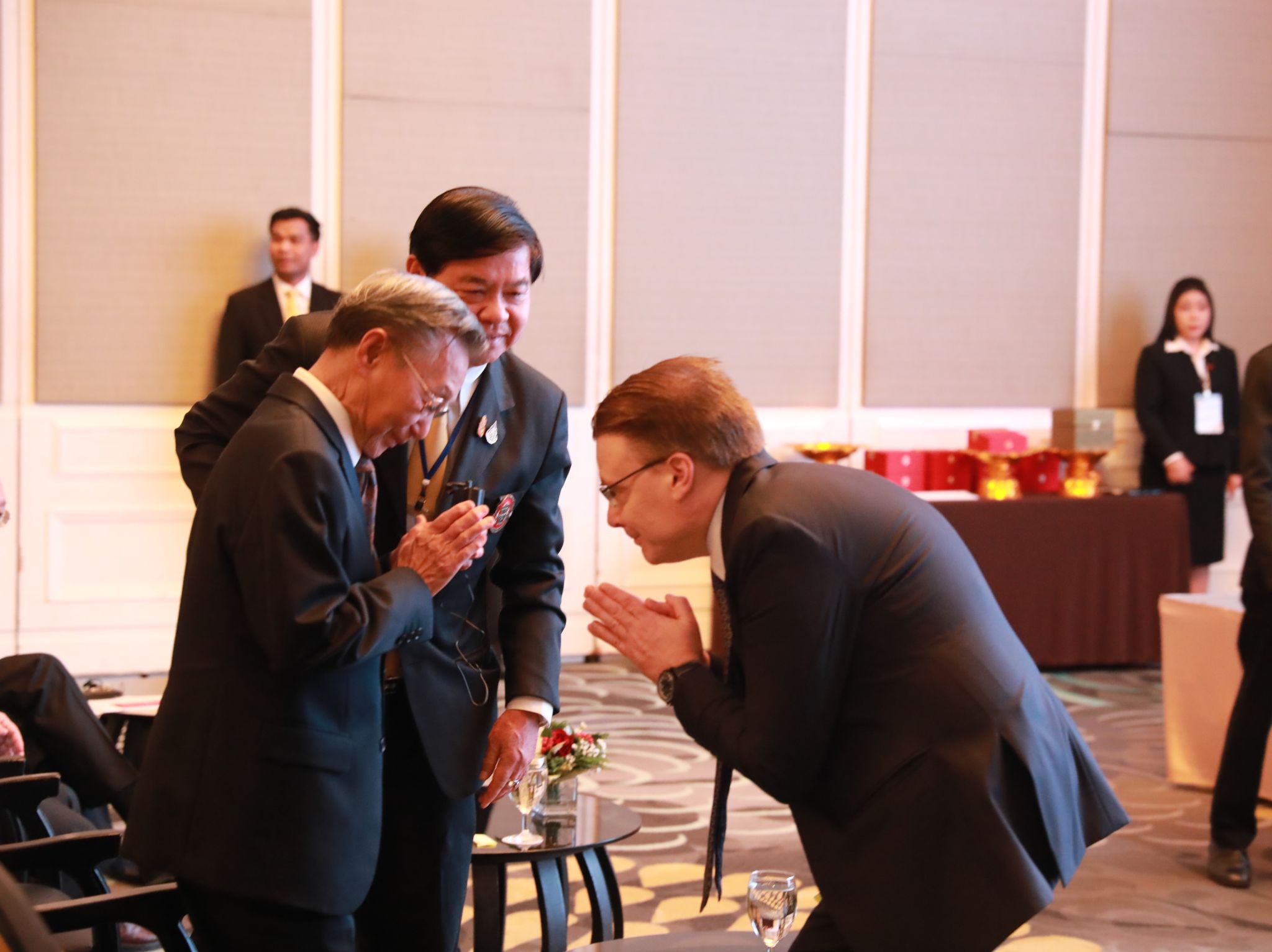 President of the National Assembly, Speaker of the House of Representatives from 2019 to 2023 and Prime Minister of Thailand for two terms, Chuan Leekpai and IOI President Chris Field PSM.”